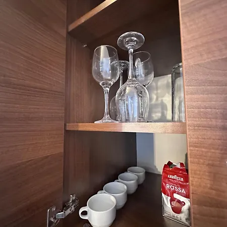 Host2u Belvedere - In - Out - Free Parking Apartman